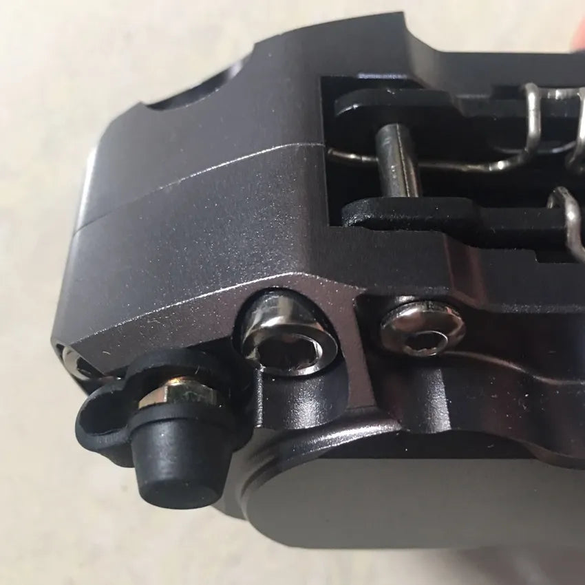 Universal brake caliper for Yamaha